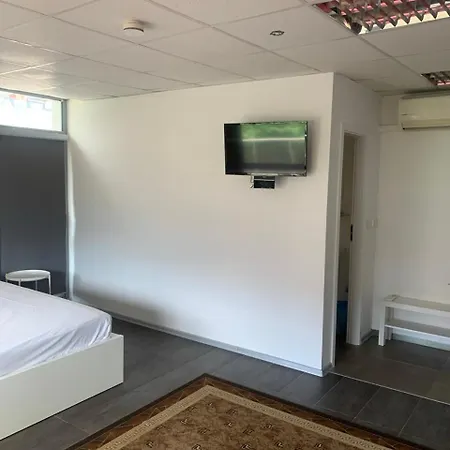 Lilia 5 Self-check In Daire