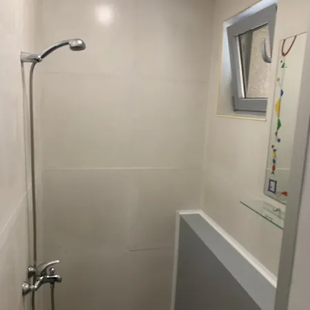 Lilia 5 Self-check In Apartament *